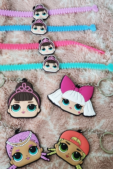 NEW SET OF 8 LOL SURPRISE KEYCHAINS BRACELETS - Picture 1 of 7